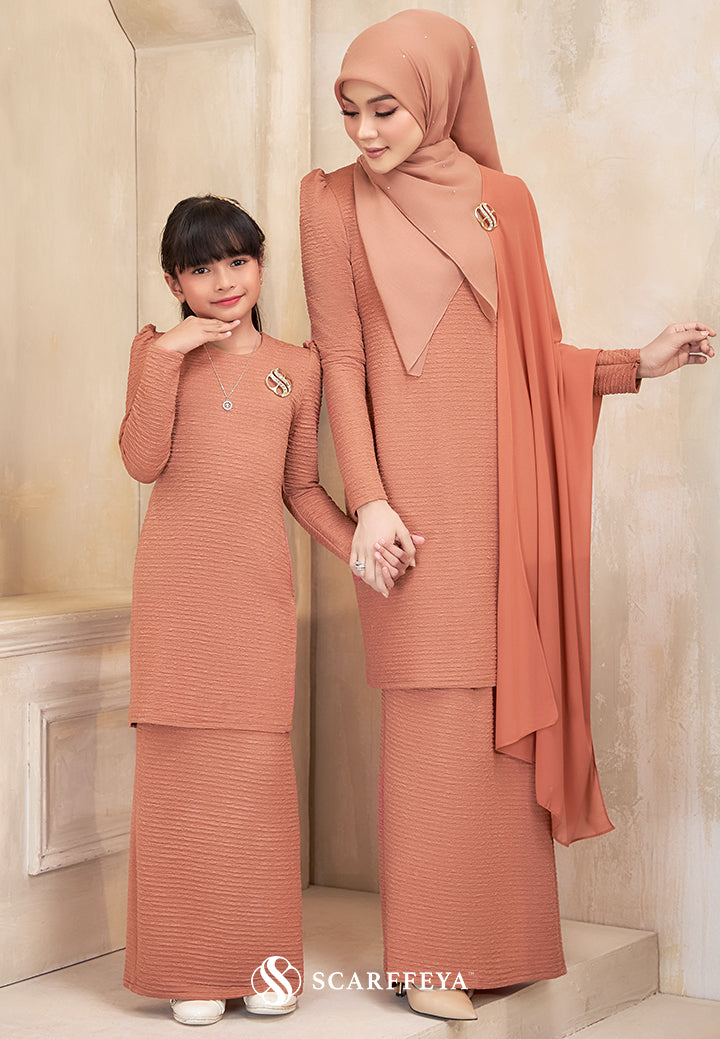 PRE ORDER AMMARA KURUNG (CORAL PEACH)